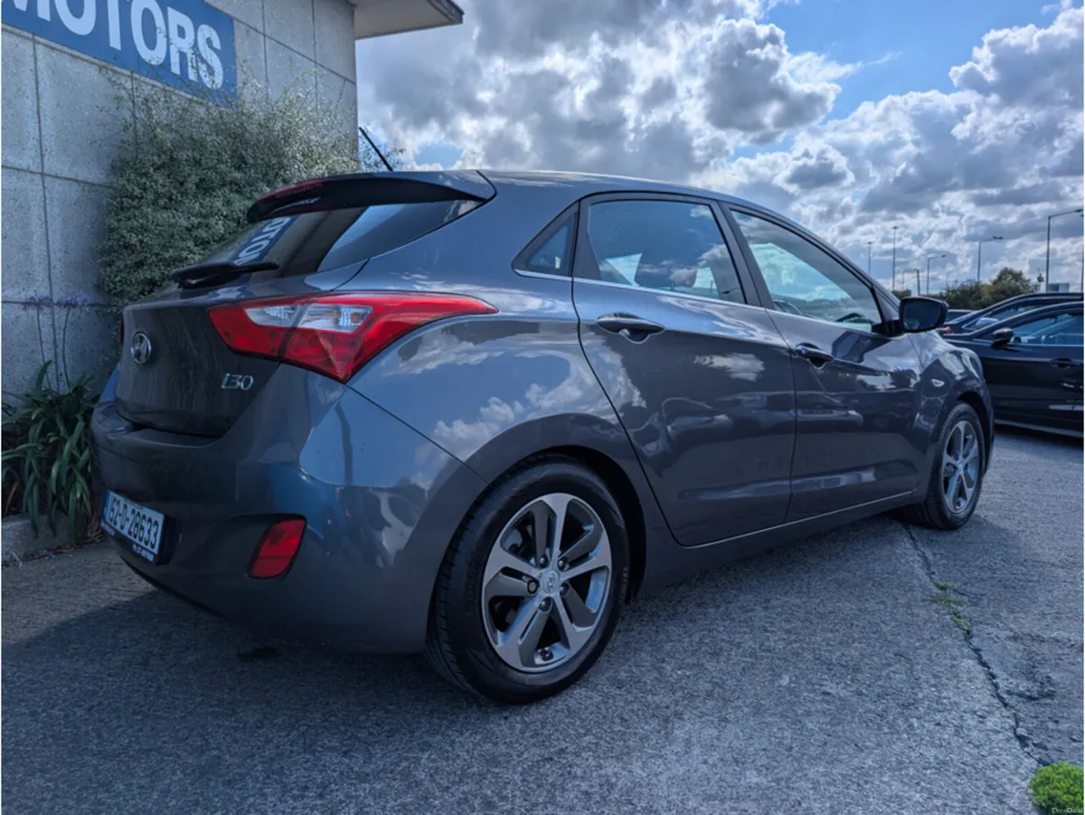 Hyundai i30 MANUAL 1.4 PETROL //LOW MILES//CRUISE - Image 3