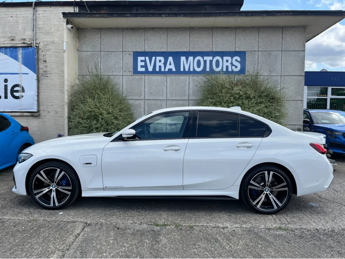 BMW 3-Series 330E M-SPORT PHEV AUTOMATIC HYBRID 2. - Image 6