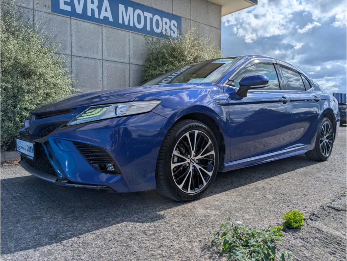 Toyota Camry WS HYBRID AUTOMATIC 2.5 PETROL //HALF - Image 4