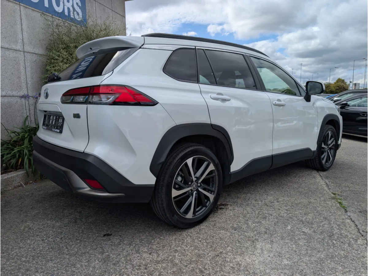 Toyota Corolla Cross Z 4WD AUTOMATIC HYBRID 1.8 PE - Image 6