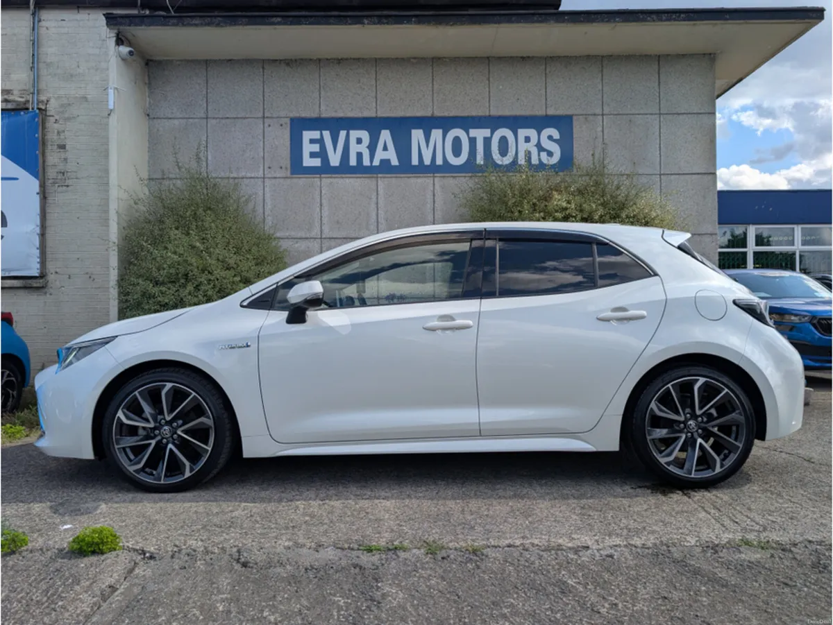 Toyota Corolla SPORT AUTOMATIC HYBRID 1.8 PETROL / - Image 5