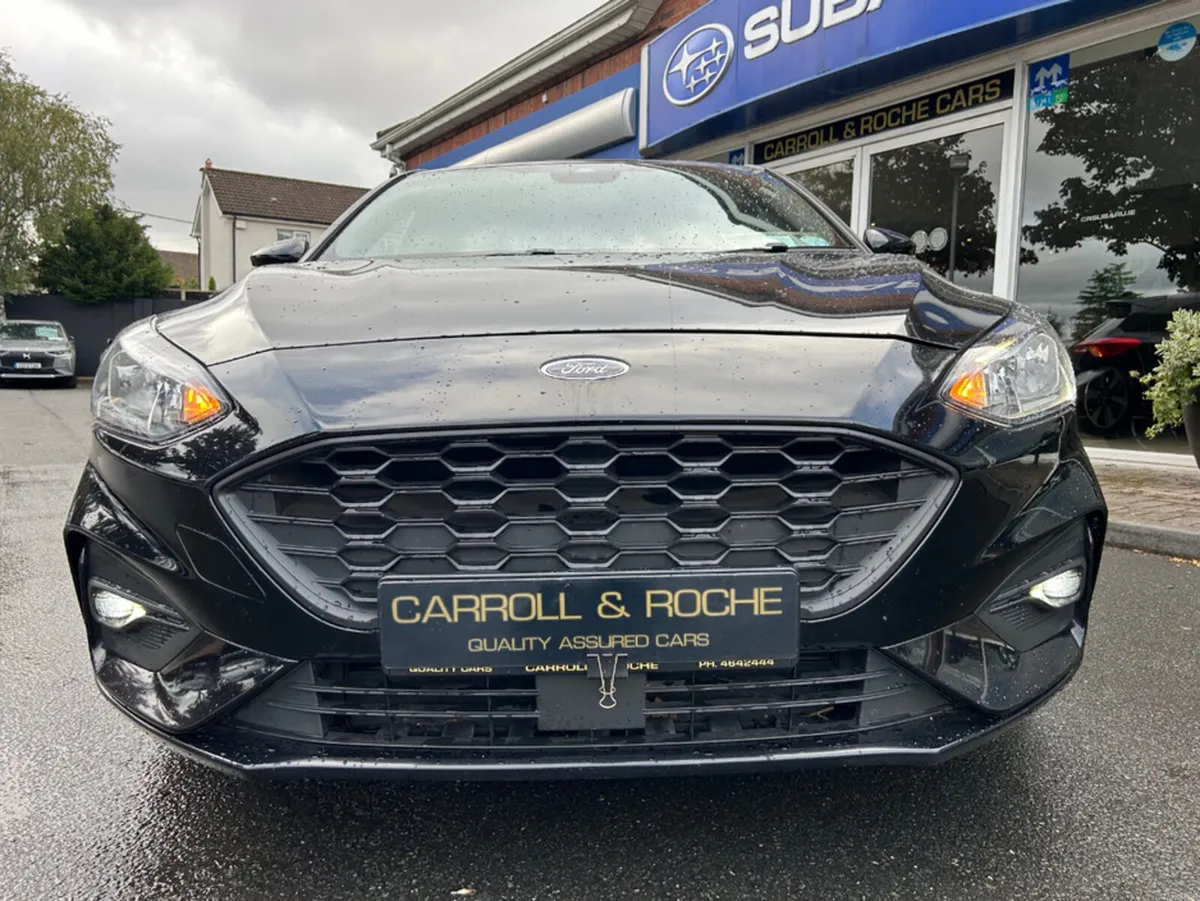 Ford Focus 1.0 T ST-LINE - in Black + ST Detail - - Image 5