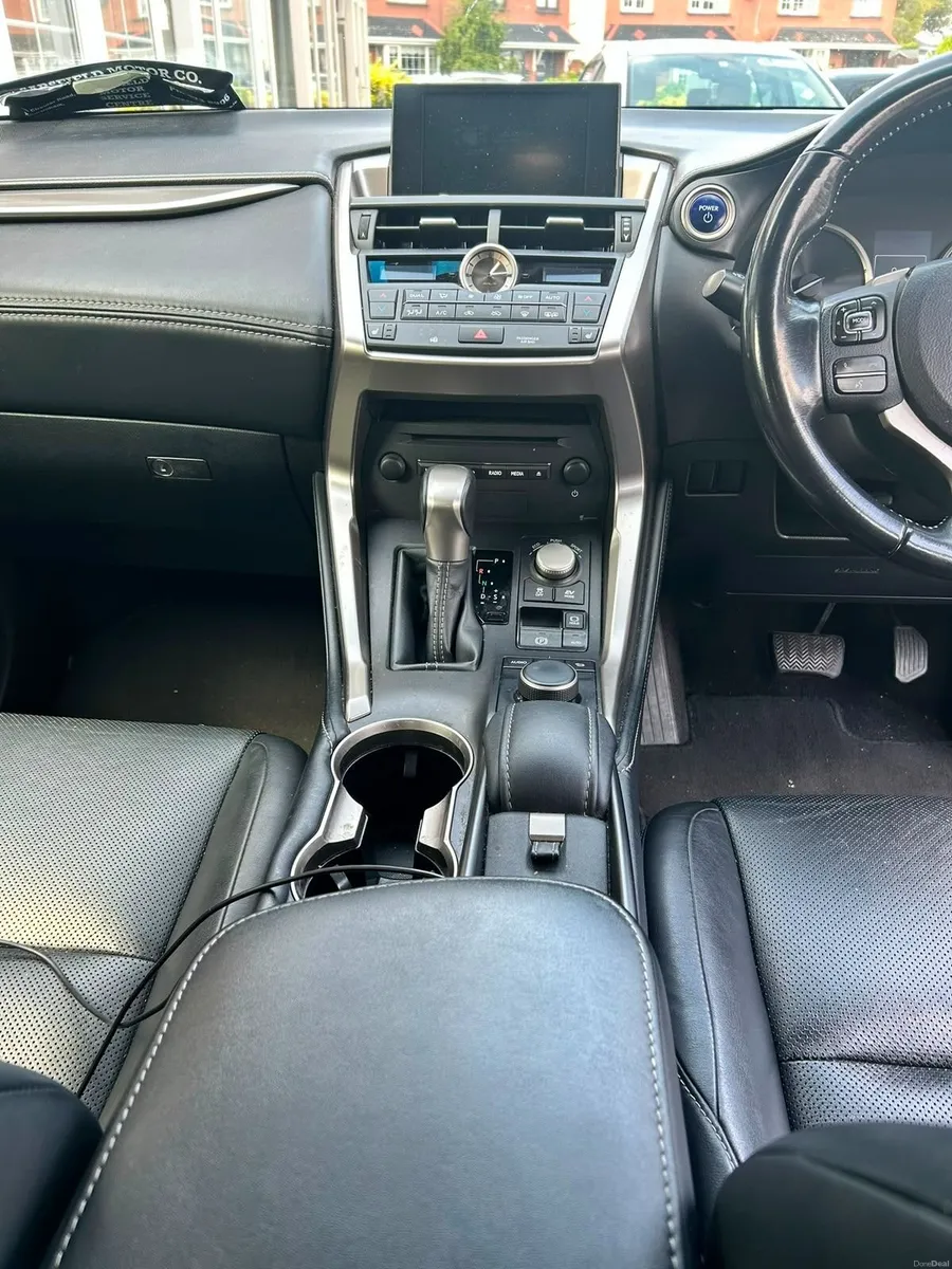 Lexus NX 300h 2015 - Image 1