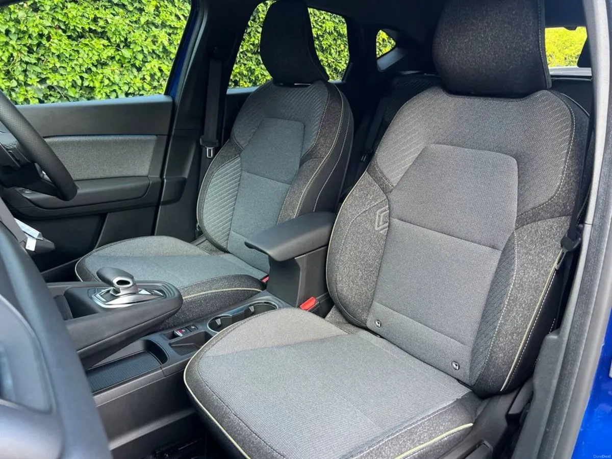 Renault Captur 1.3 TCE MILD HYBRID AUTO ** DELIVER - Image 6