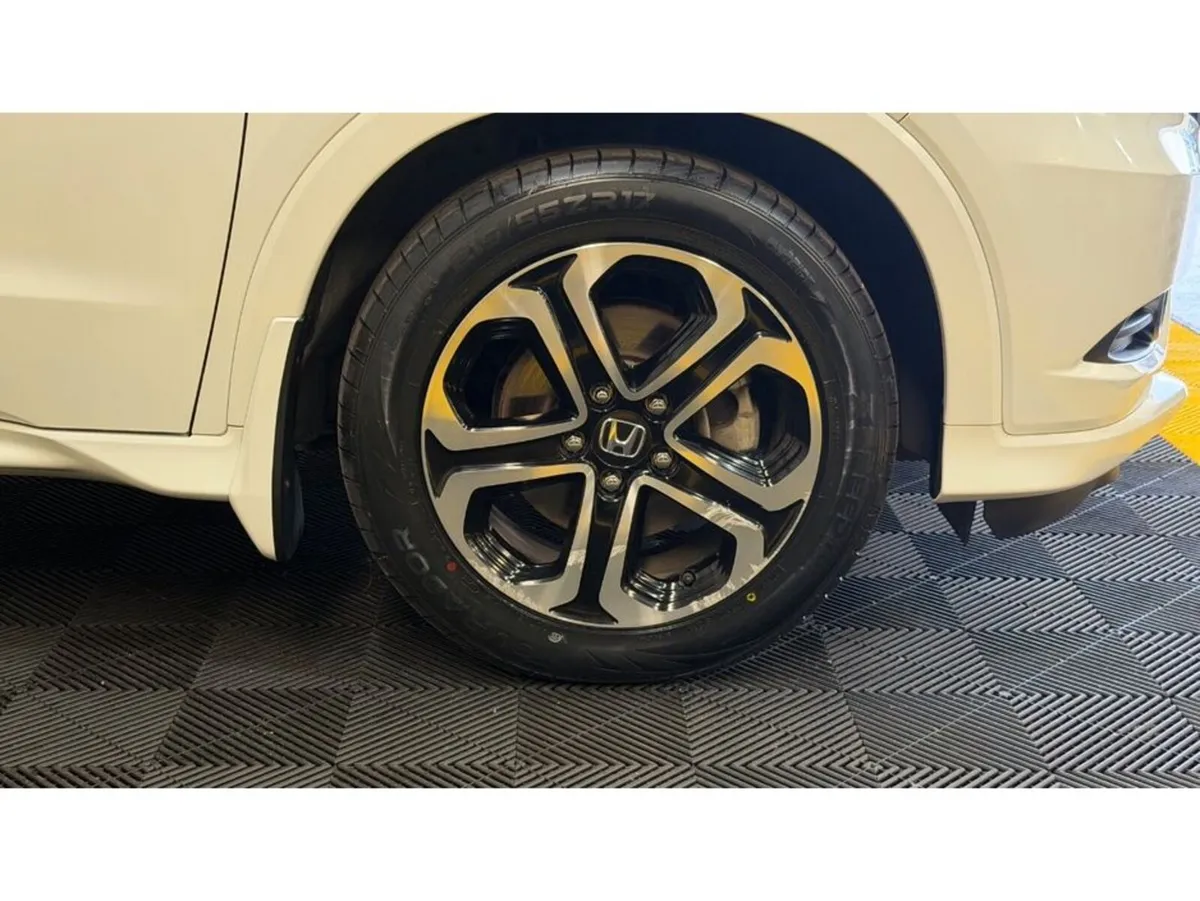 Honda Vezel Z Honda Sensing - Image 4