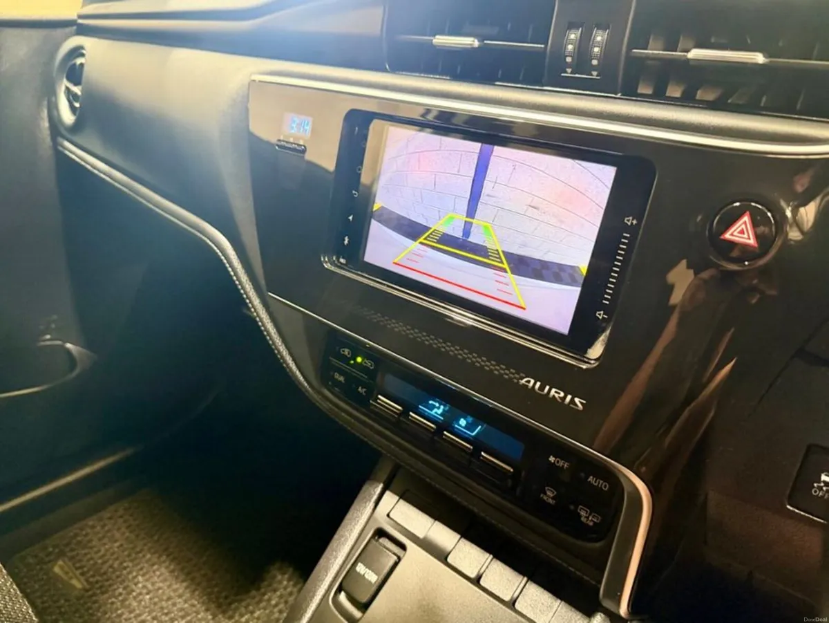 Toyota Auris Hybrid - Image 6