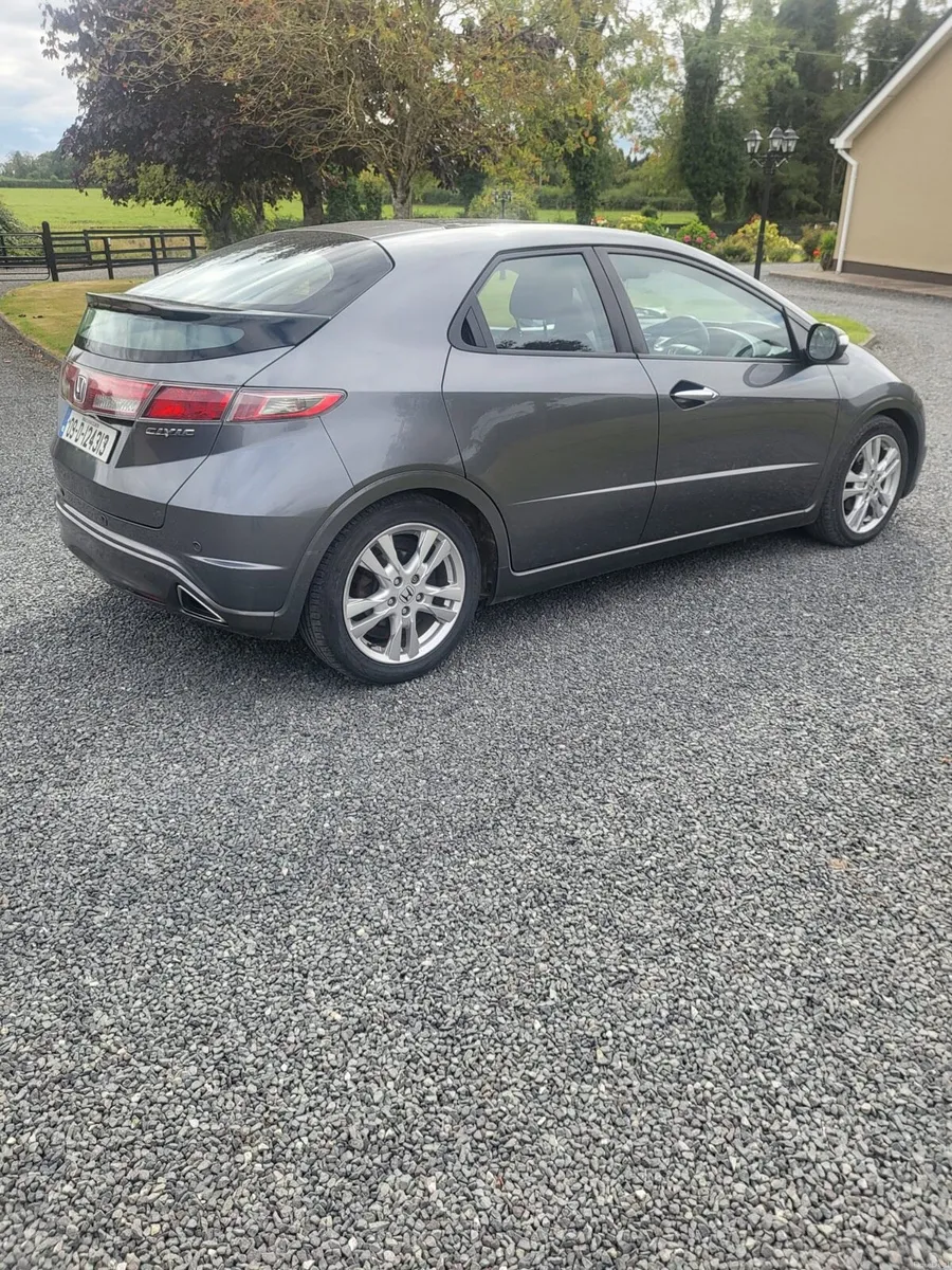 Car - Image 2