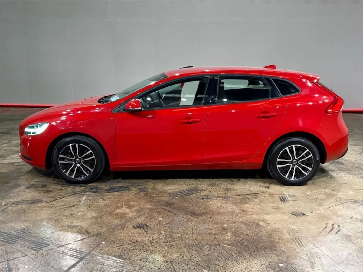 Volvo V40 1.5 AUTOMATIC - FACTORY ALLOYS - CRUISE - Image 6
