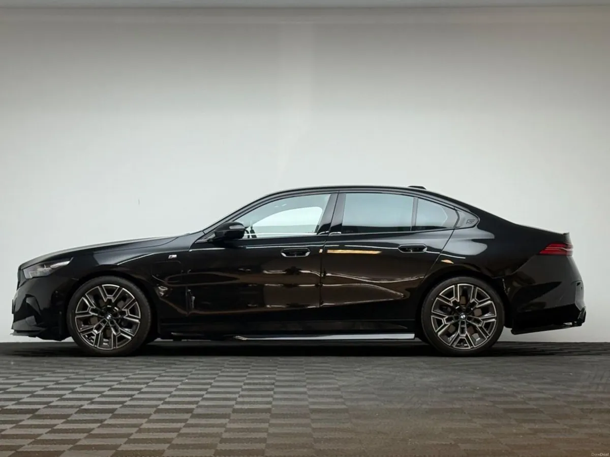 BMW 5-Series 530E M SPORT - Image 4