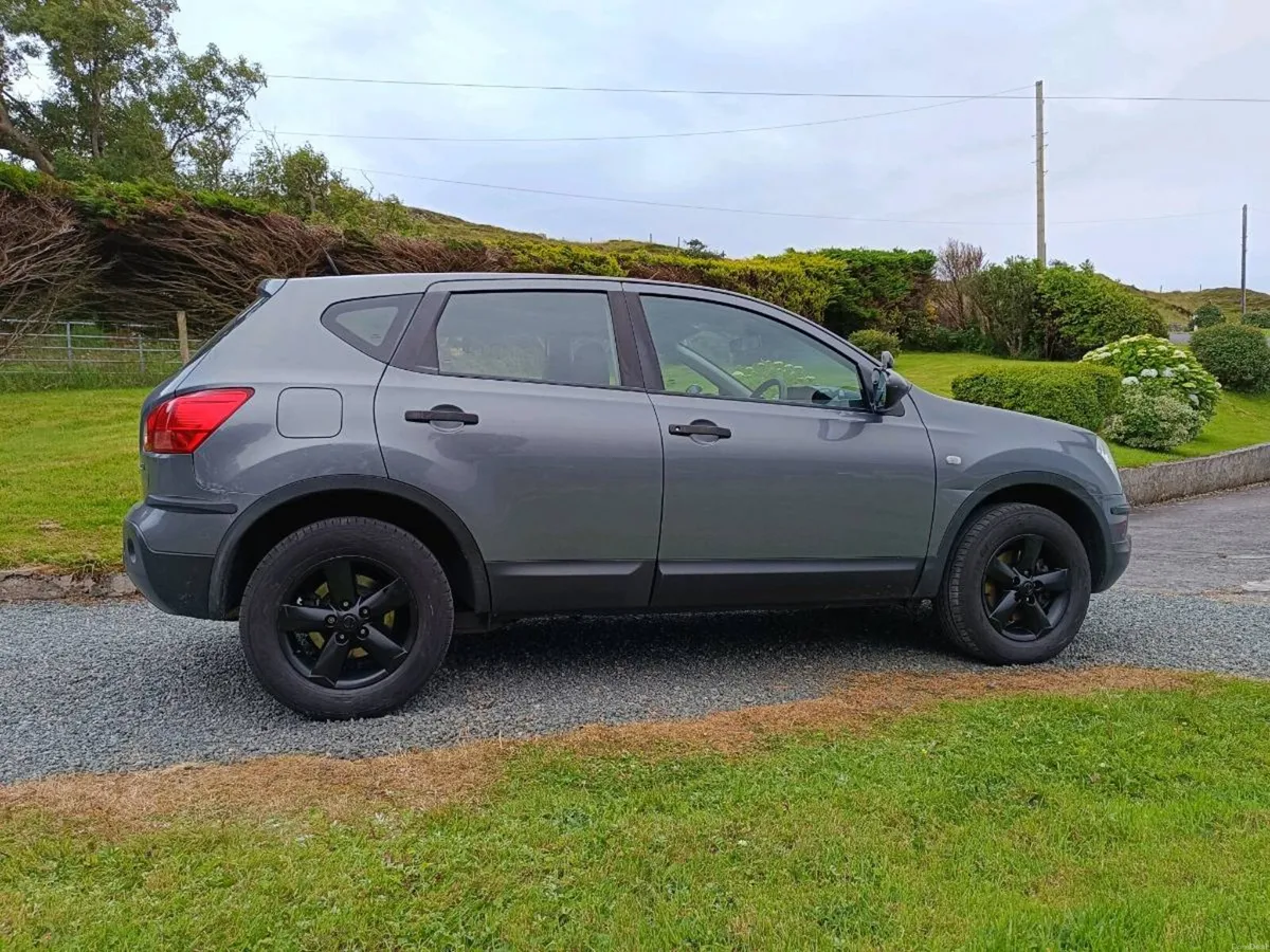 Nissan Qashqai 1.5 Extremely Well Looked After - Image 4