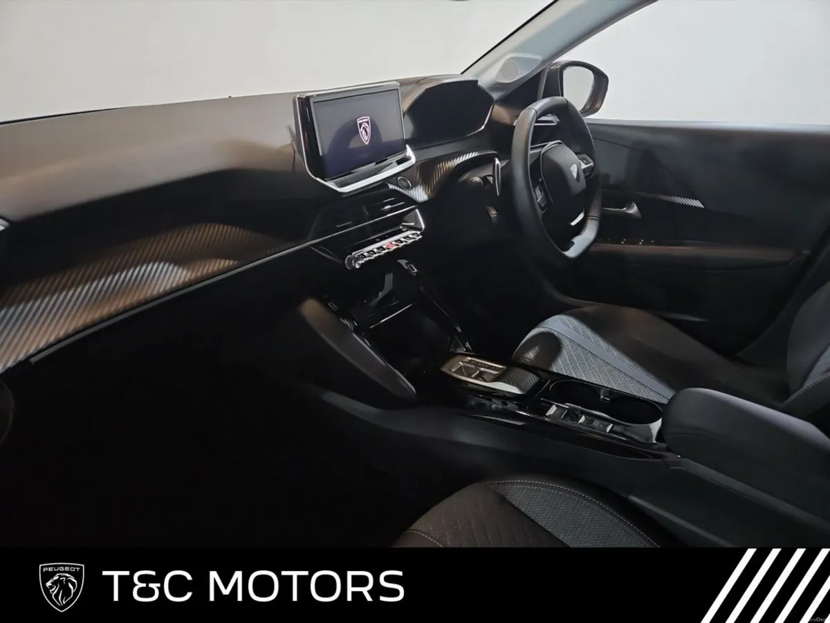 Peugeot 208 1.2 MHEV Puretech 100bhp Allure - Image 4
