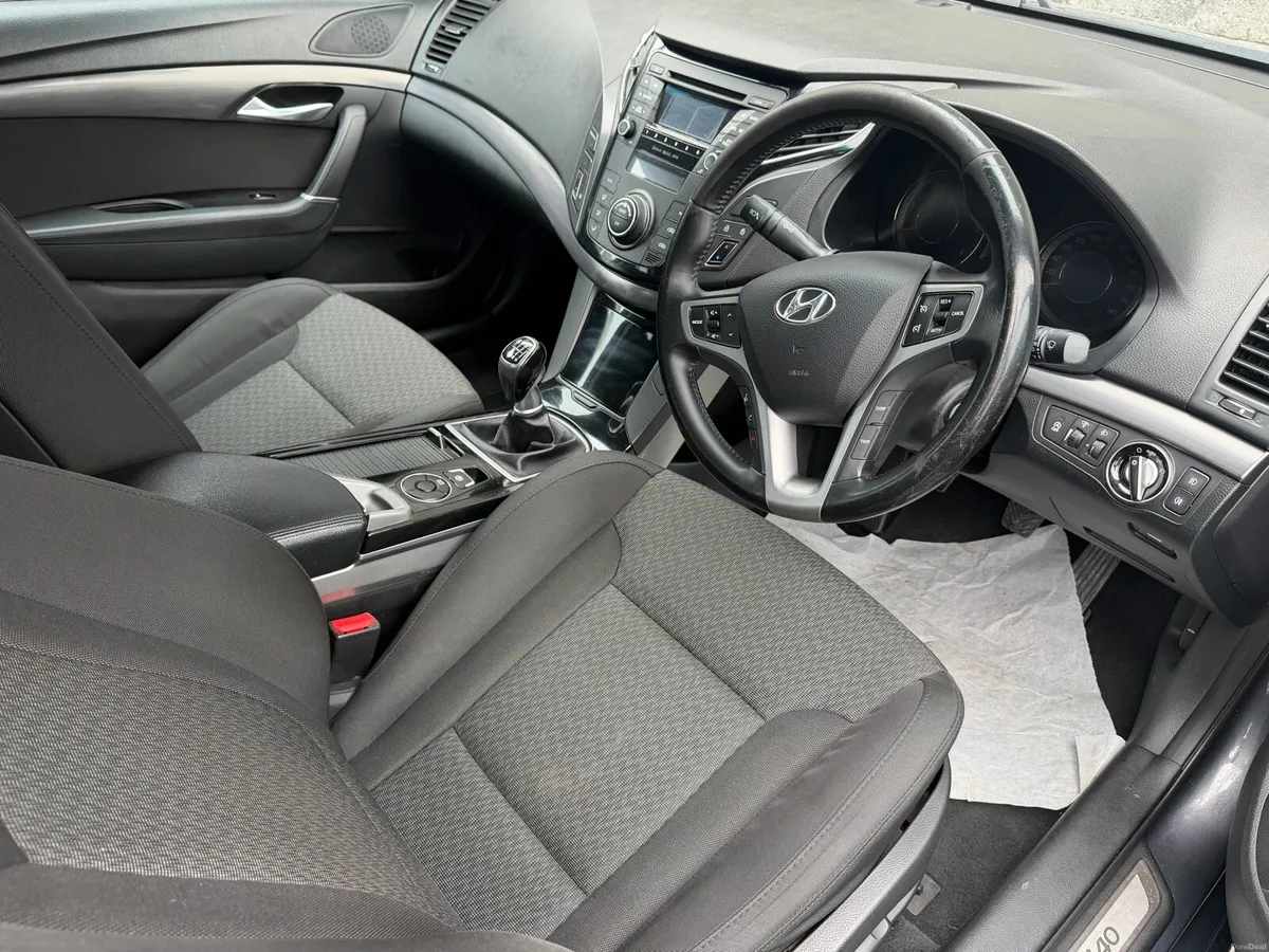 2014 HYUNDAI I40 NCT 2-27 MINT - Image 5