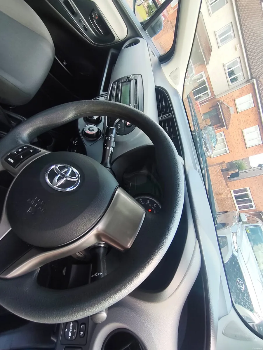 Toyota Yaris - Image 4
