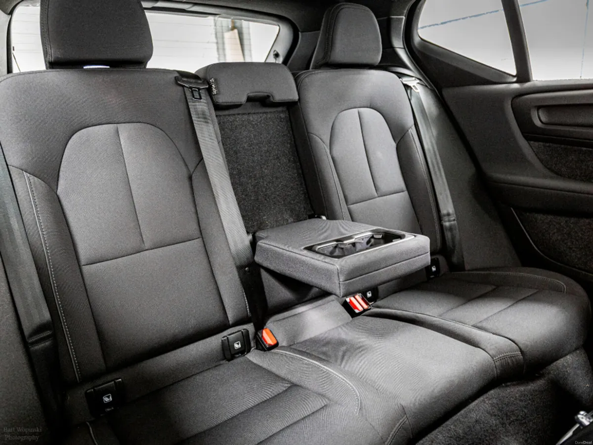 Volvo XC40 Recharge Plus 69kWh 230HP - Image 5