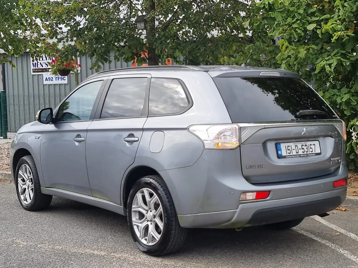 2015 MITSUBISHI OUTLANDER AUTOMATIC hybrid - Image 1