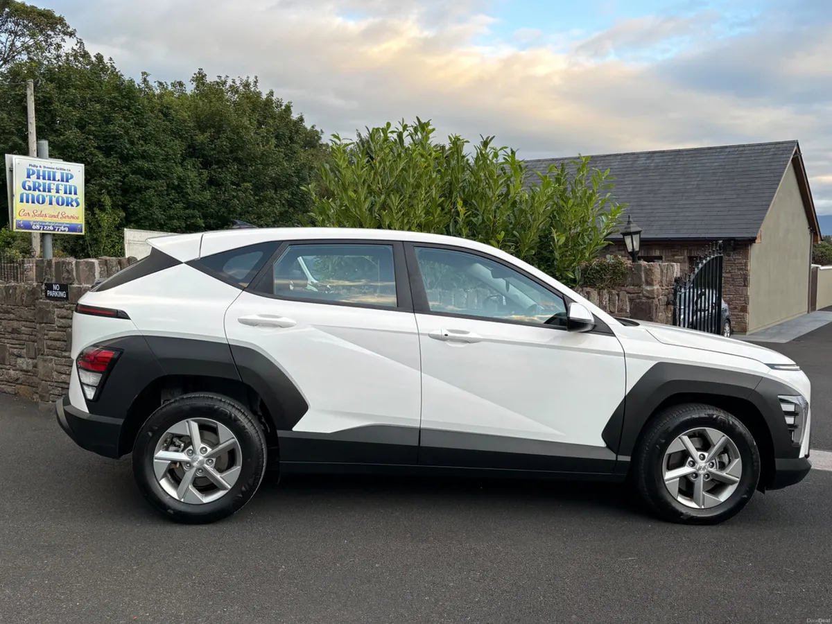 HYUNDAI KONA HYBRID AUTOMATIC NEW MODEL AS NEW - Image 4