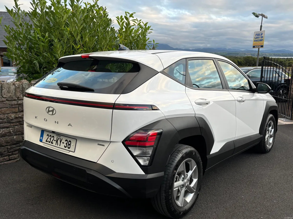 HYUNDAI KONA HYBRID AUTOMATIC NEW MODEL AS NEW - Image 6