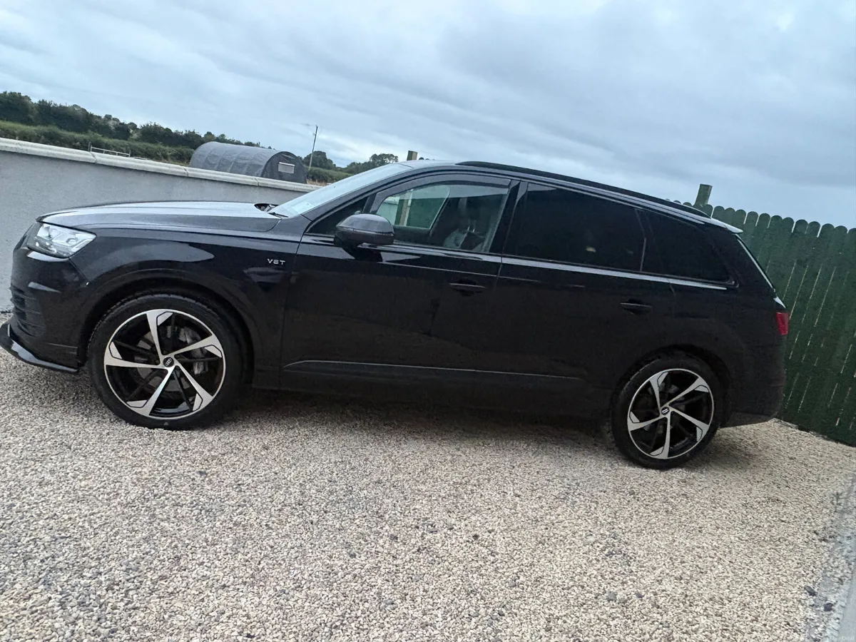 Audi Q7 S-Line Quattro Automatic 7 Seater - Image 2