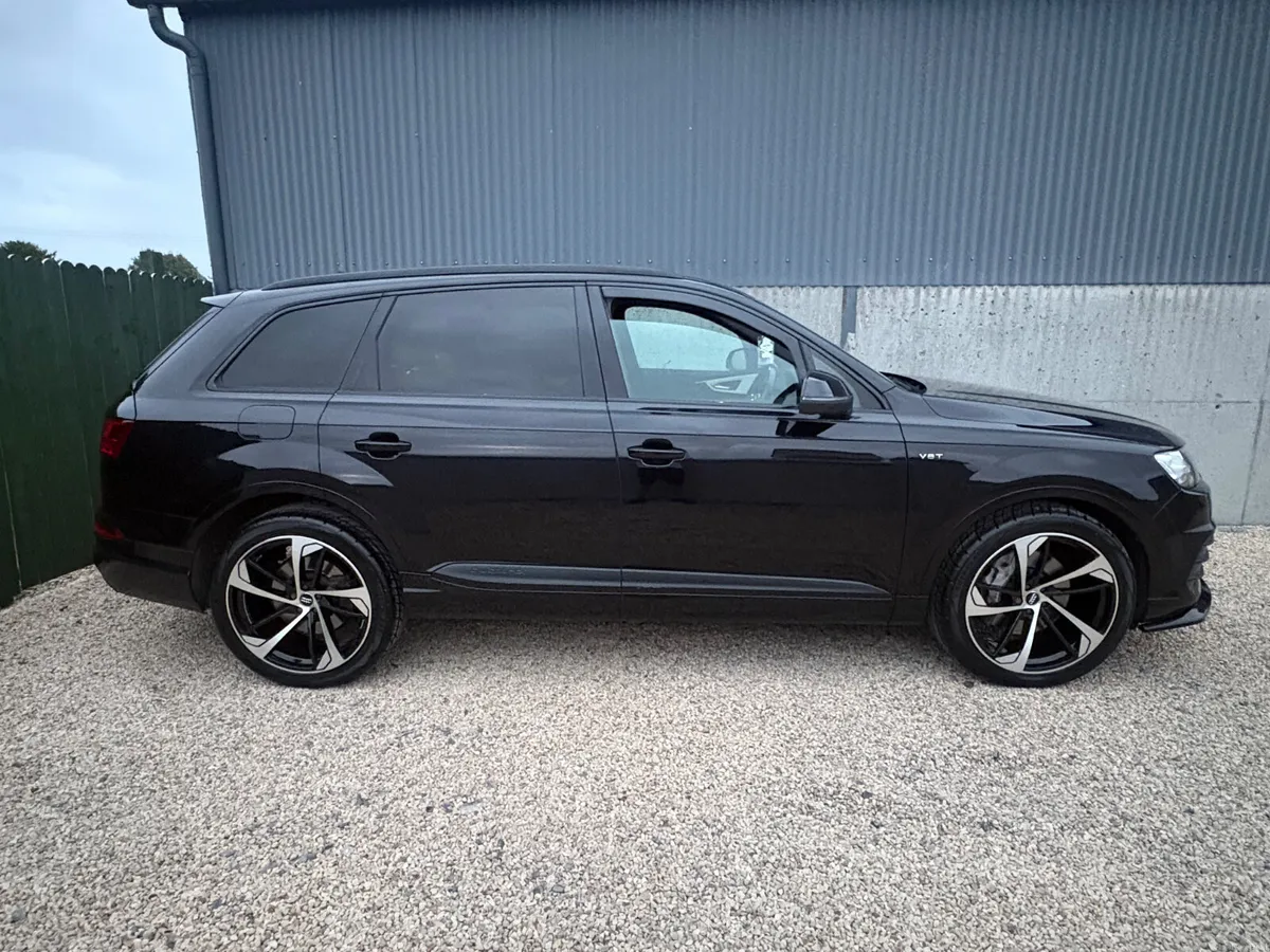 Audi Q7 S-Line Quattro Automatic 7 Seater - Image 5