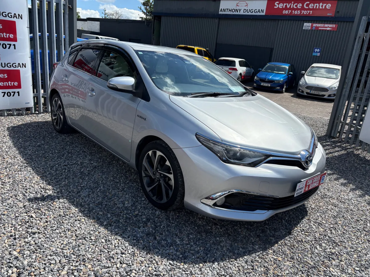 2017 Toyota Auris hybrid - Image 1