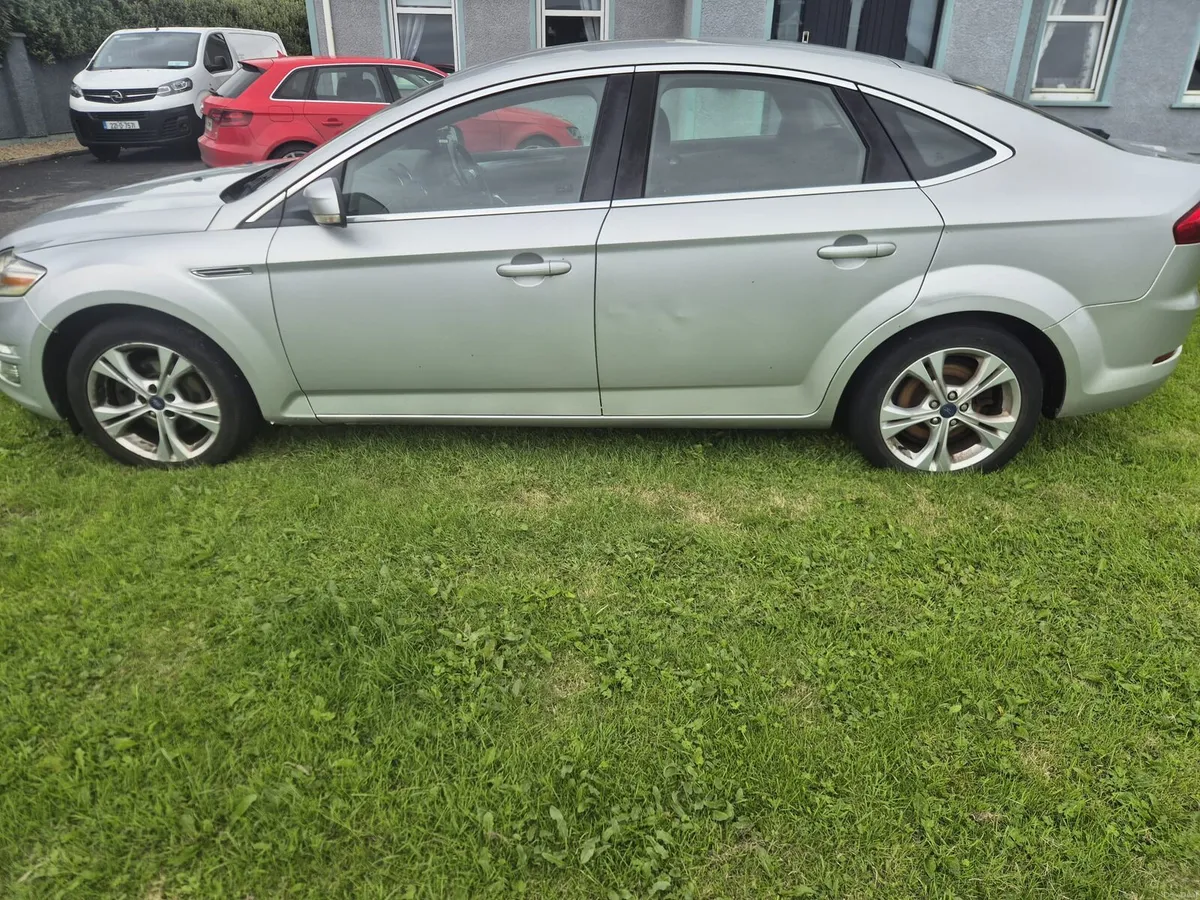 132 Ford Mondeo Titanium - Image 2