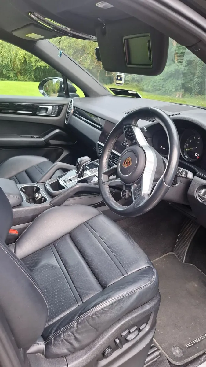 Beautiful Porsche Cayenne [Coupe] - 2022 - Image 4