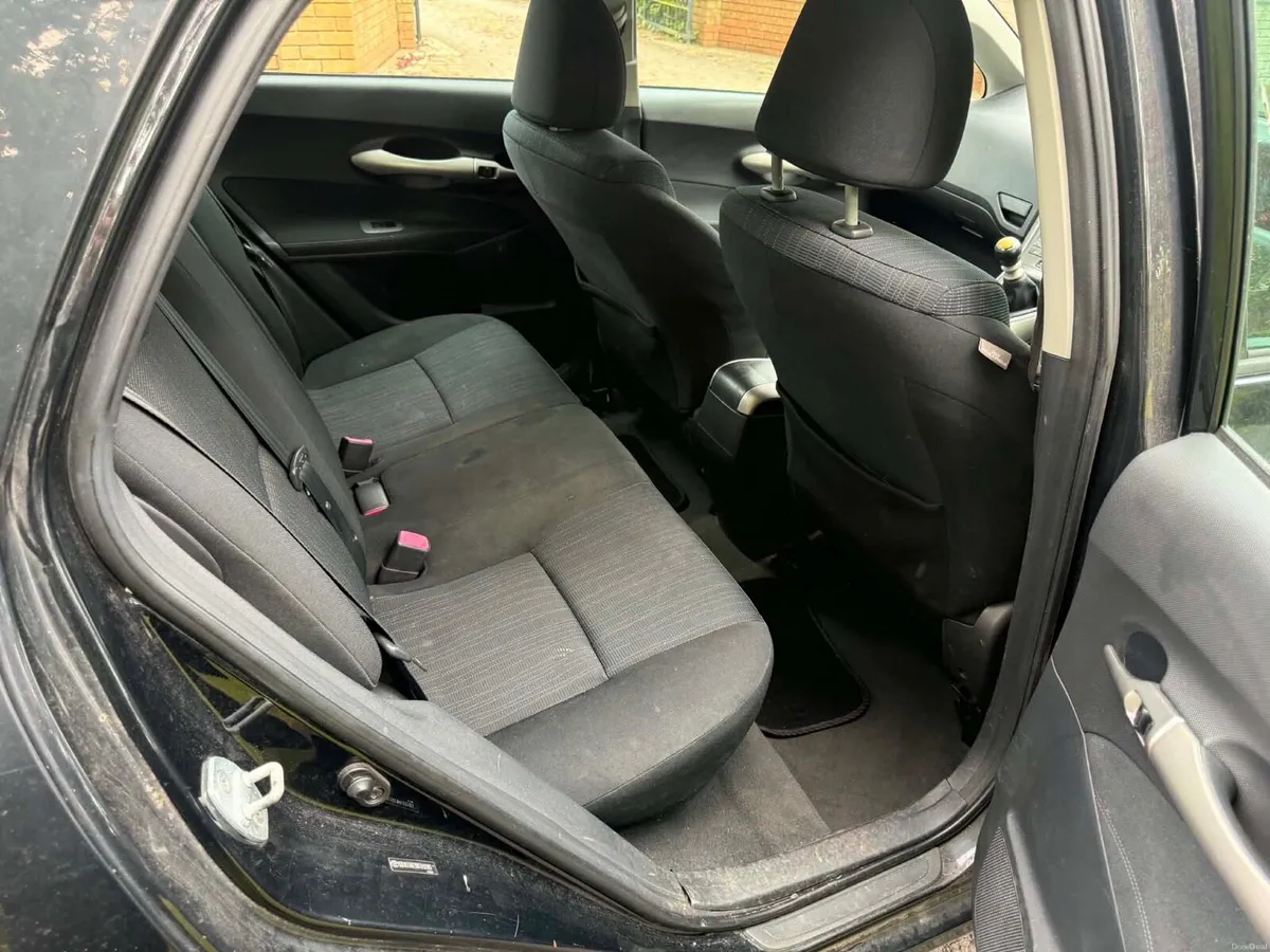 2010 Toyota Auris nct and tax low millege - Image 5