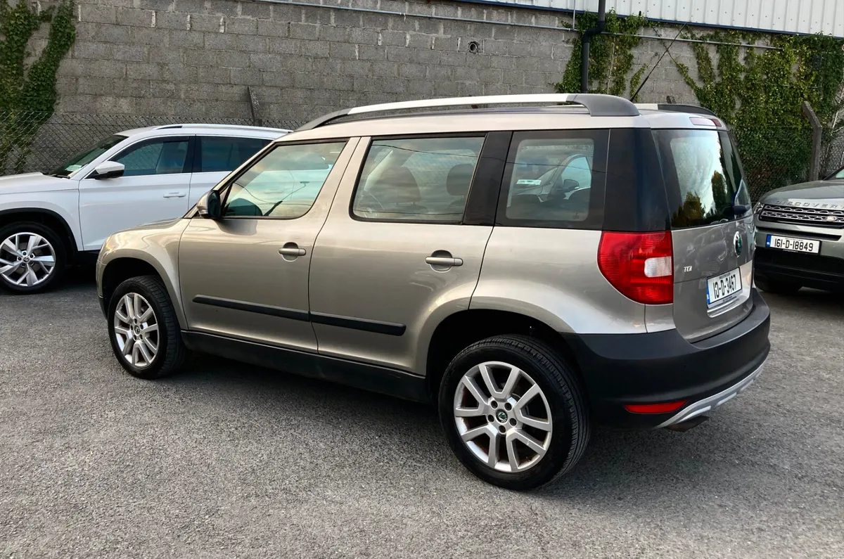 Skoda Yeti 2010 2.0 TDI 110HP Ambition SUV - Image 6