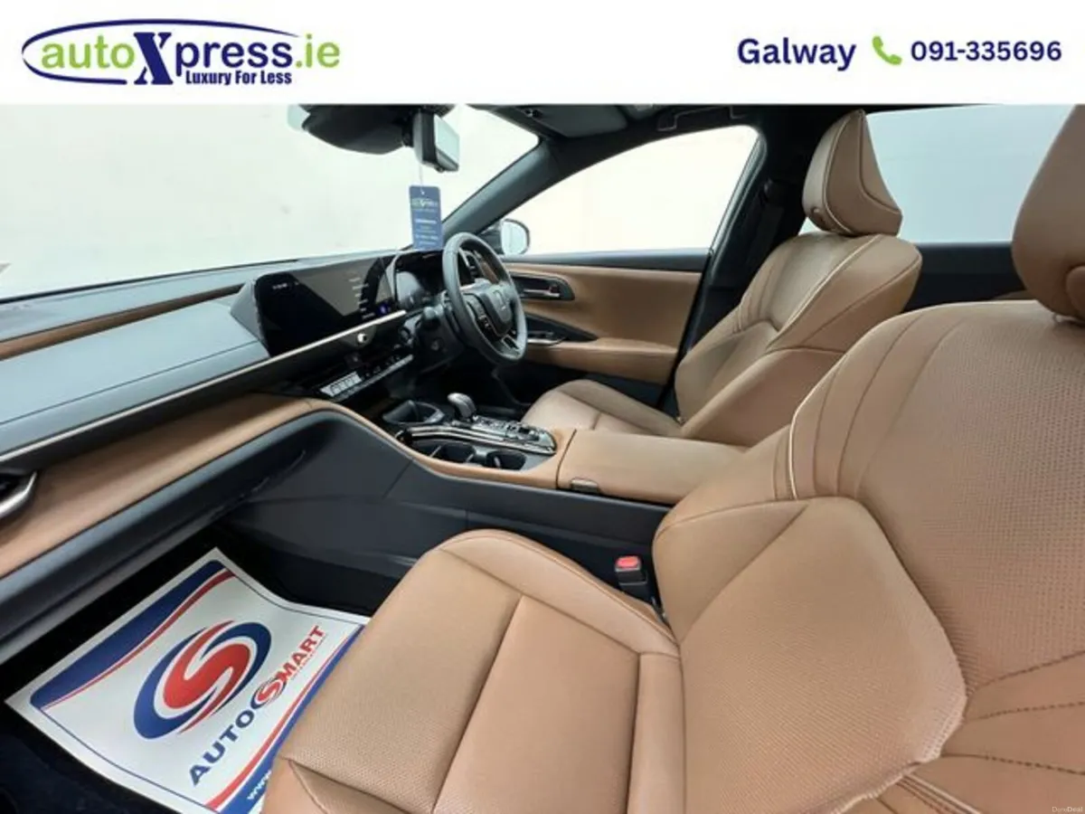 Toyota Crown NEW 4WD ESTATE, Hybrid, - Image 4