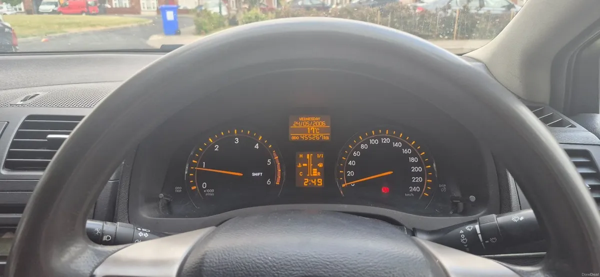 Toyota Avensis 2010 - Image 2