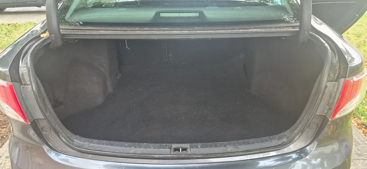 Toyota Avensis 2010 - Image 3