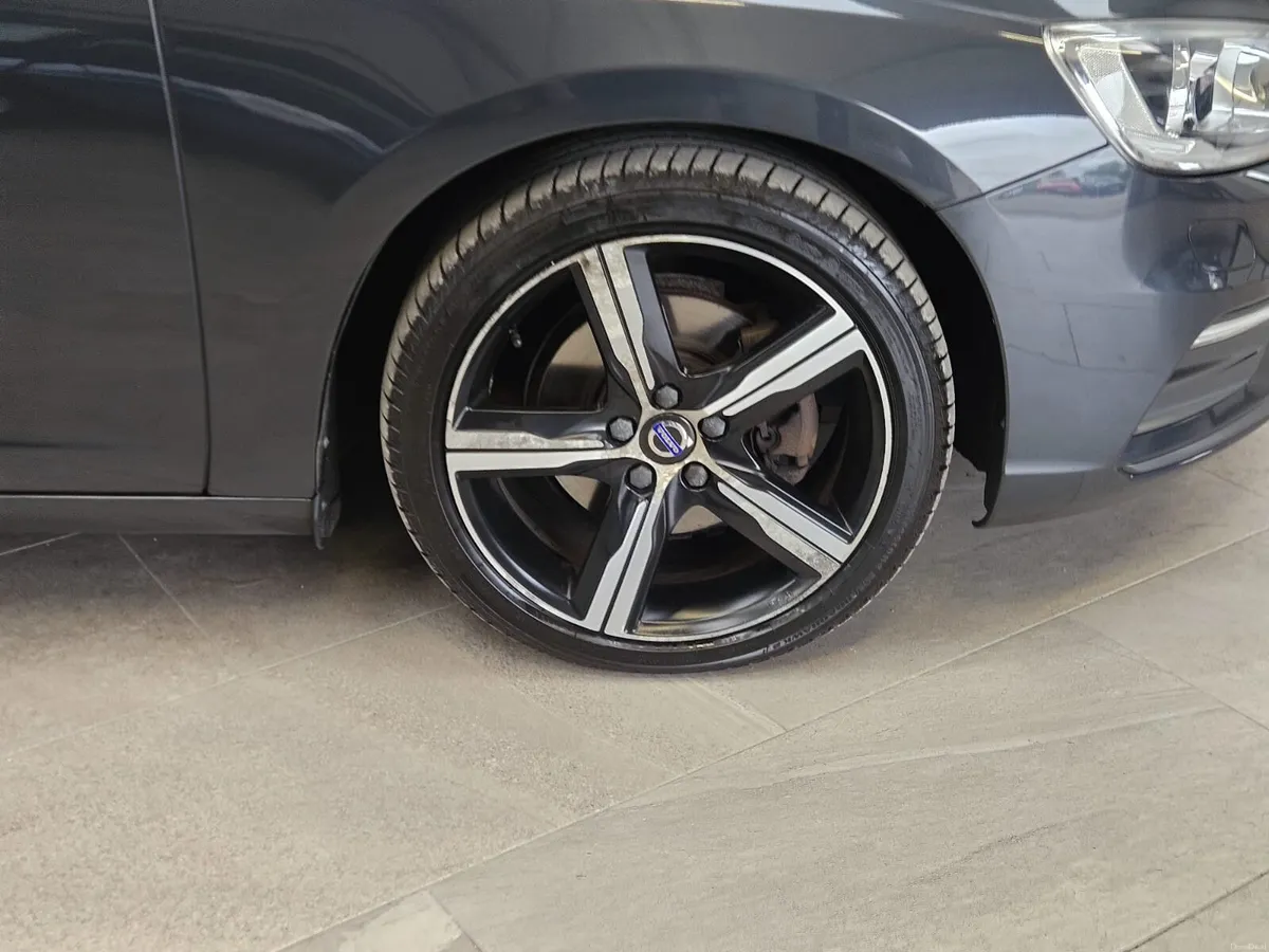 17 VOLVO S60 D4 R-DESIGN NAV 190BHP - Image 6