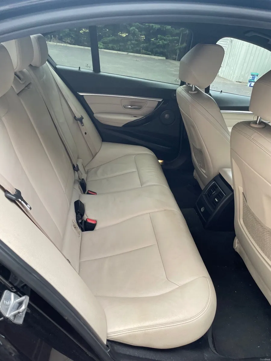 BMW 3-Series 2017 - Image 2