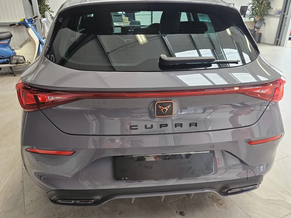 24 CUPRA LEON 1.5 ETSI 150HP DSG 5DR AUT - Image 4