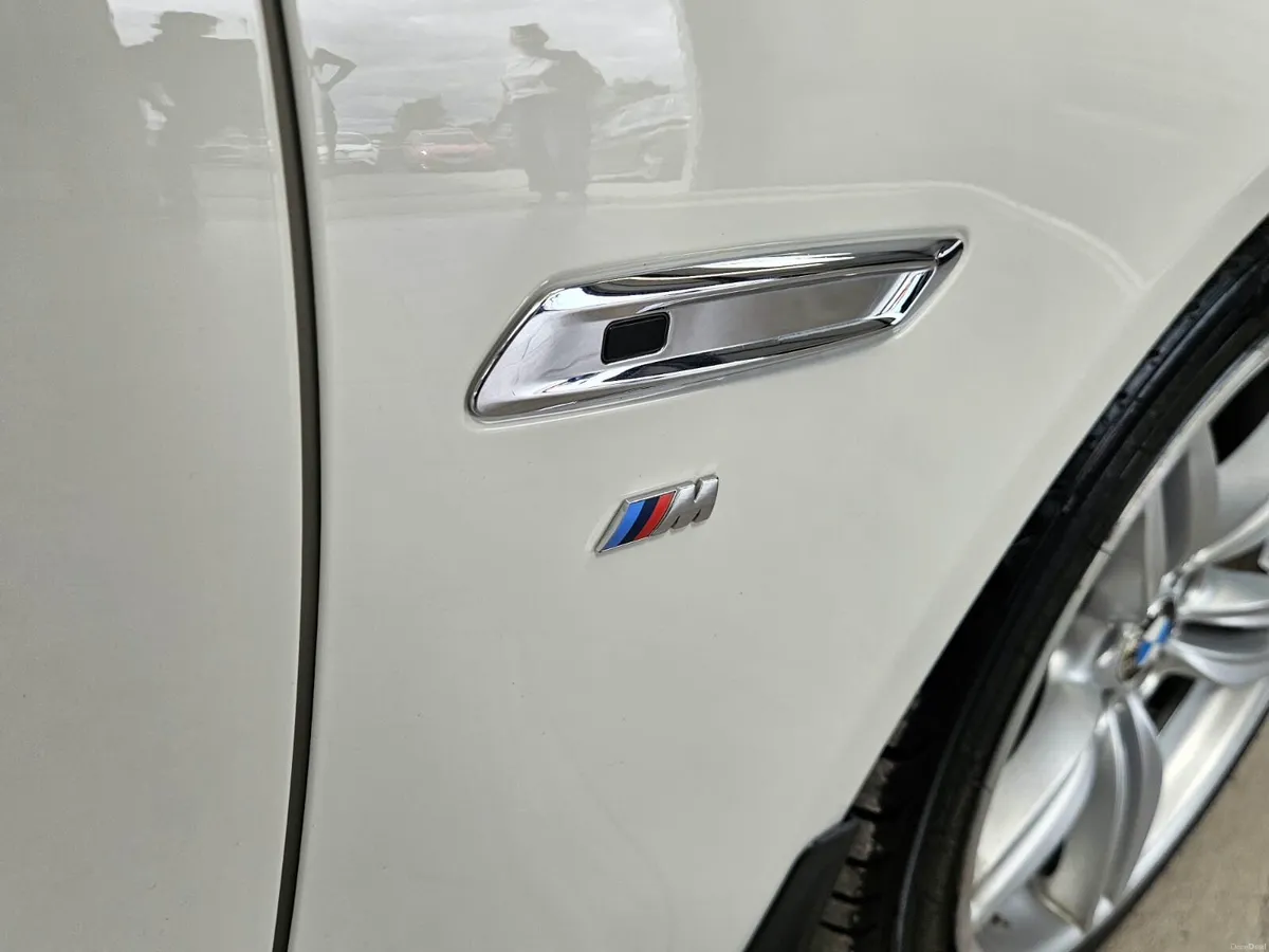 161 BMW 520 M-SPORT ^^^^^RARE SUNROOF^^^^^AUTO - Image 4