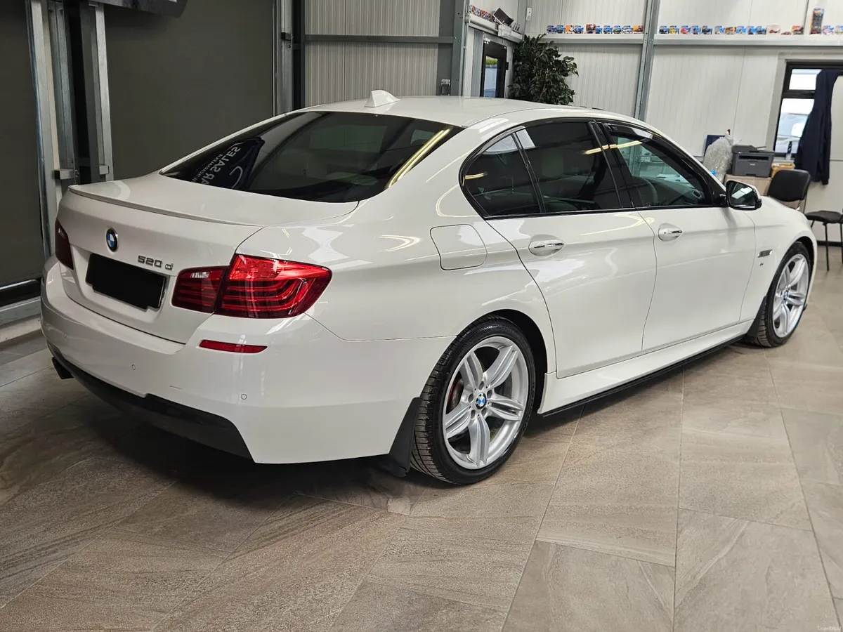 161 BMW 520 M-SPORT ^^^^^RARE SUNROOF^^^^^AUTO - Image 5
