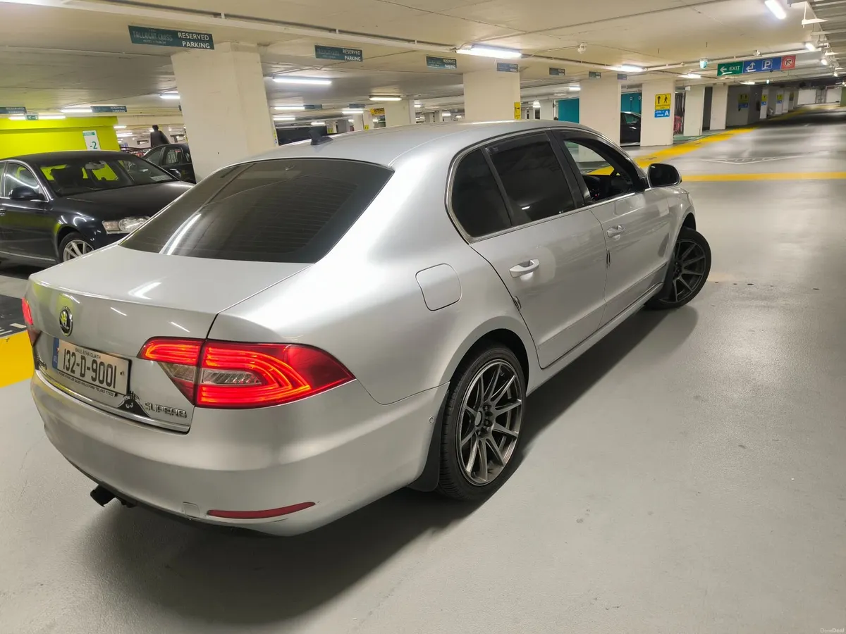Skoda Superb 2013 - Image 2