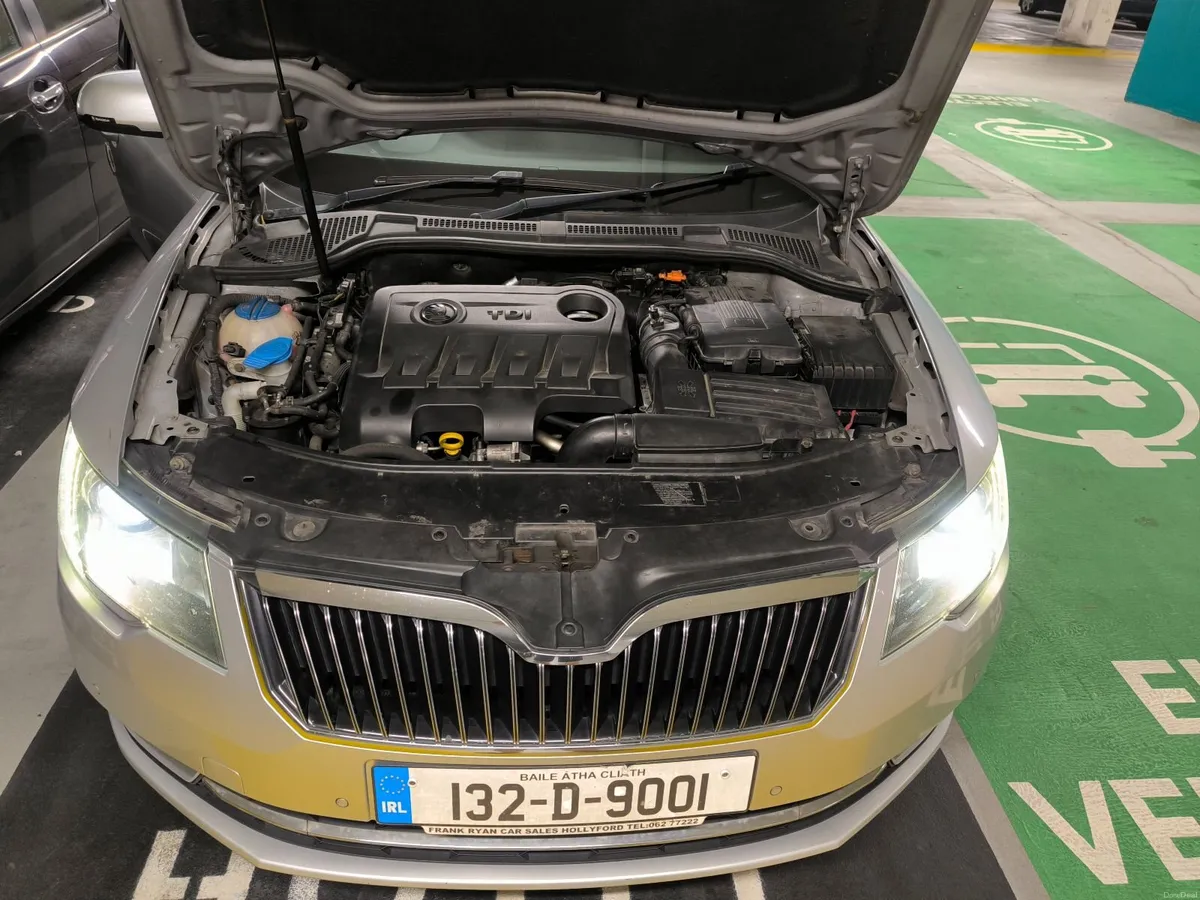 Skoda Superb 2013 - Image 3
