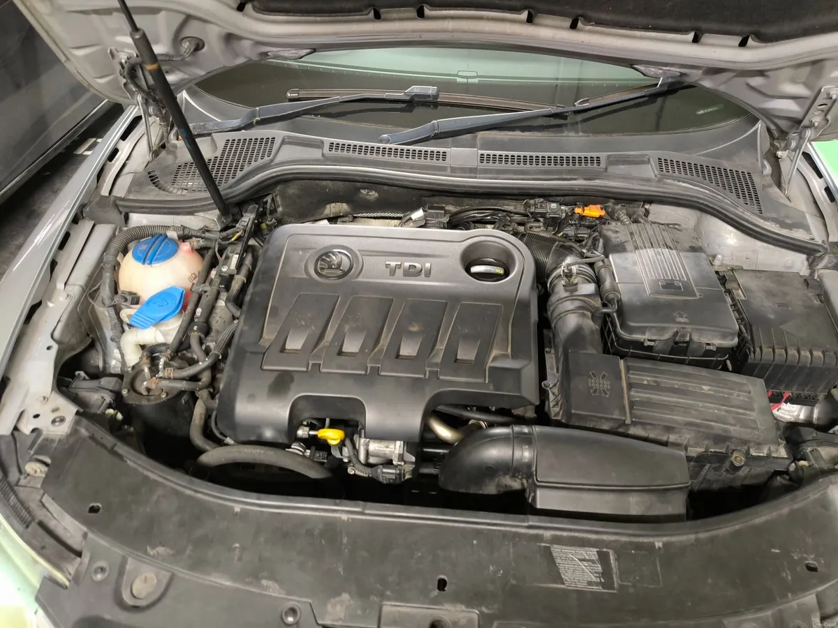 Skoda Superb 2013 - Image 6
