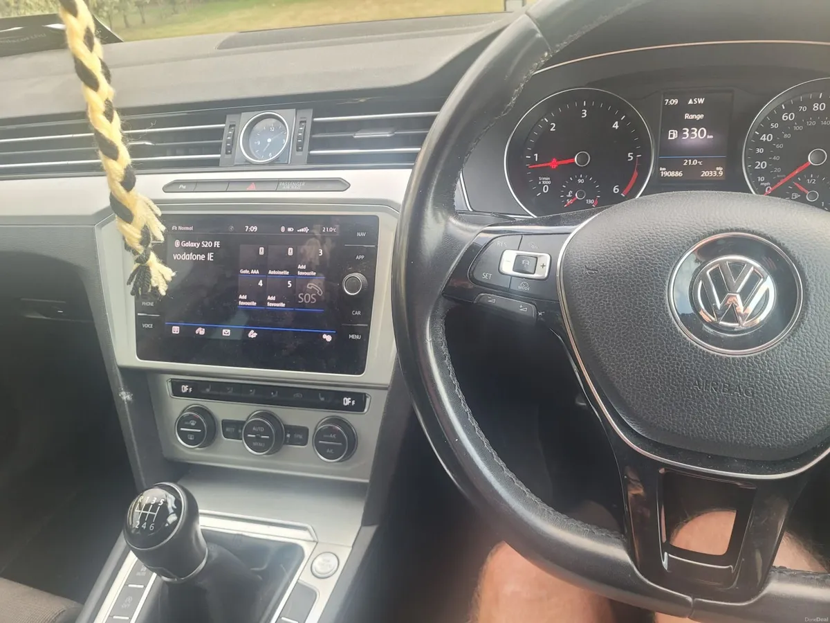 Volkswagen Passat 2018 - Image 3