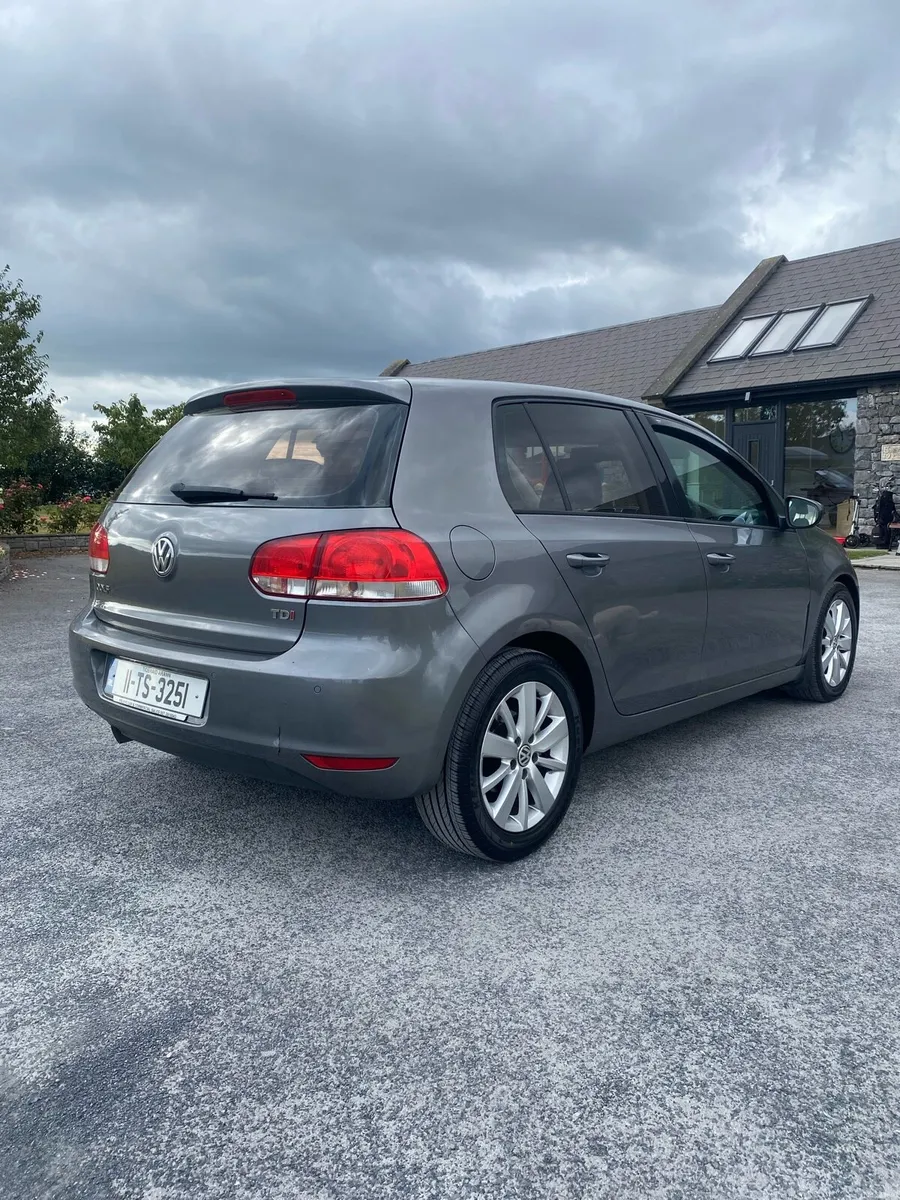 2011 Volkswagen Golf - Image 3