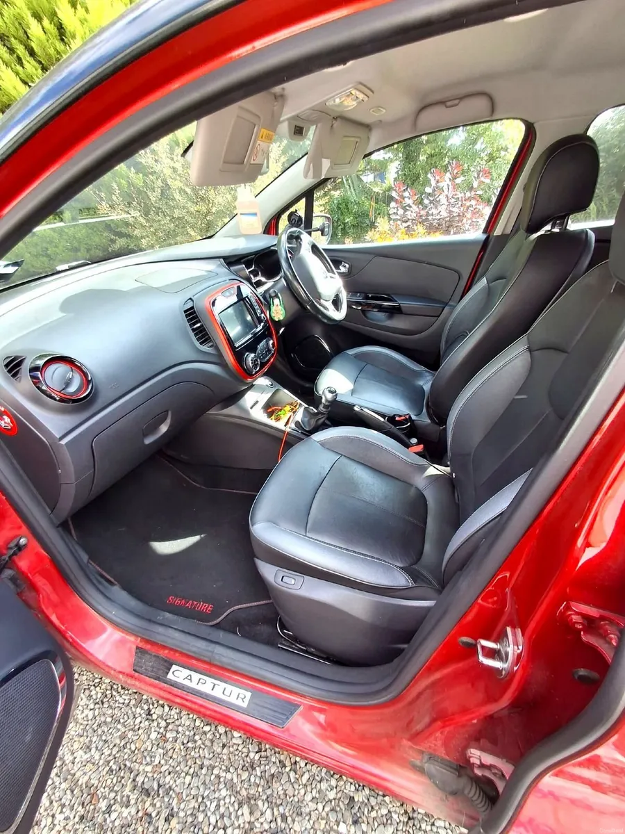 2017 Renault Captur 1.5 dCi Signature NAV - Image 4
