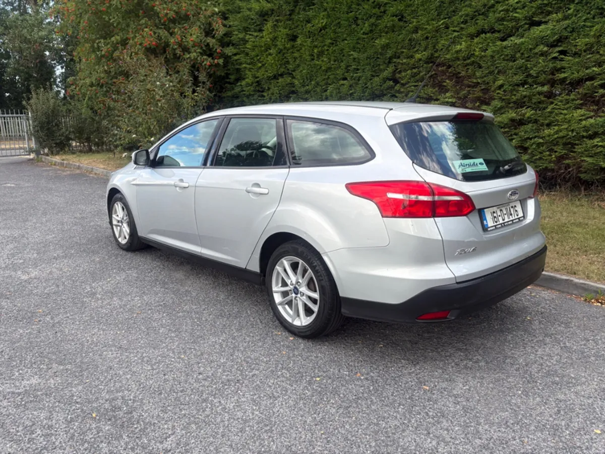 Ford Focus STYLE 1.6 TDCI 95PS ESTATE 4DR - Image 3