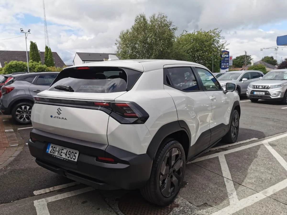 Suzuki e Vitara 61KWH ULTRA 5DR AUTO - Image 3