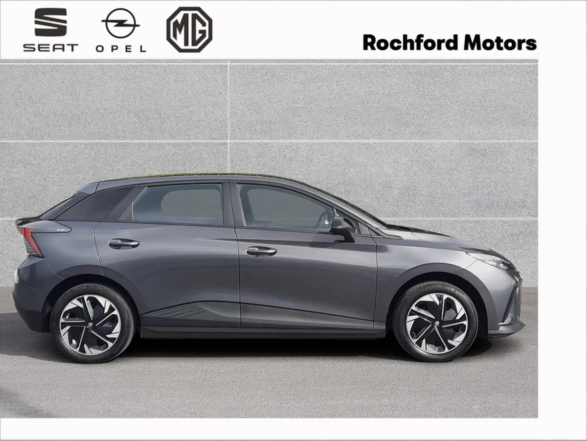 MG MG4 Excite 51kwh Auto   *** Immaculate Car *** - Image 3