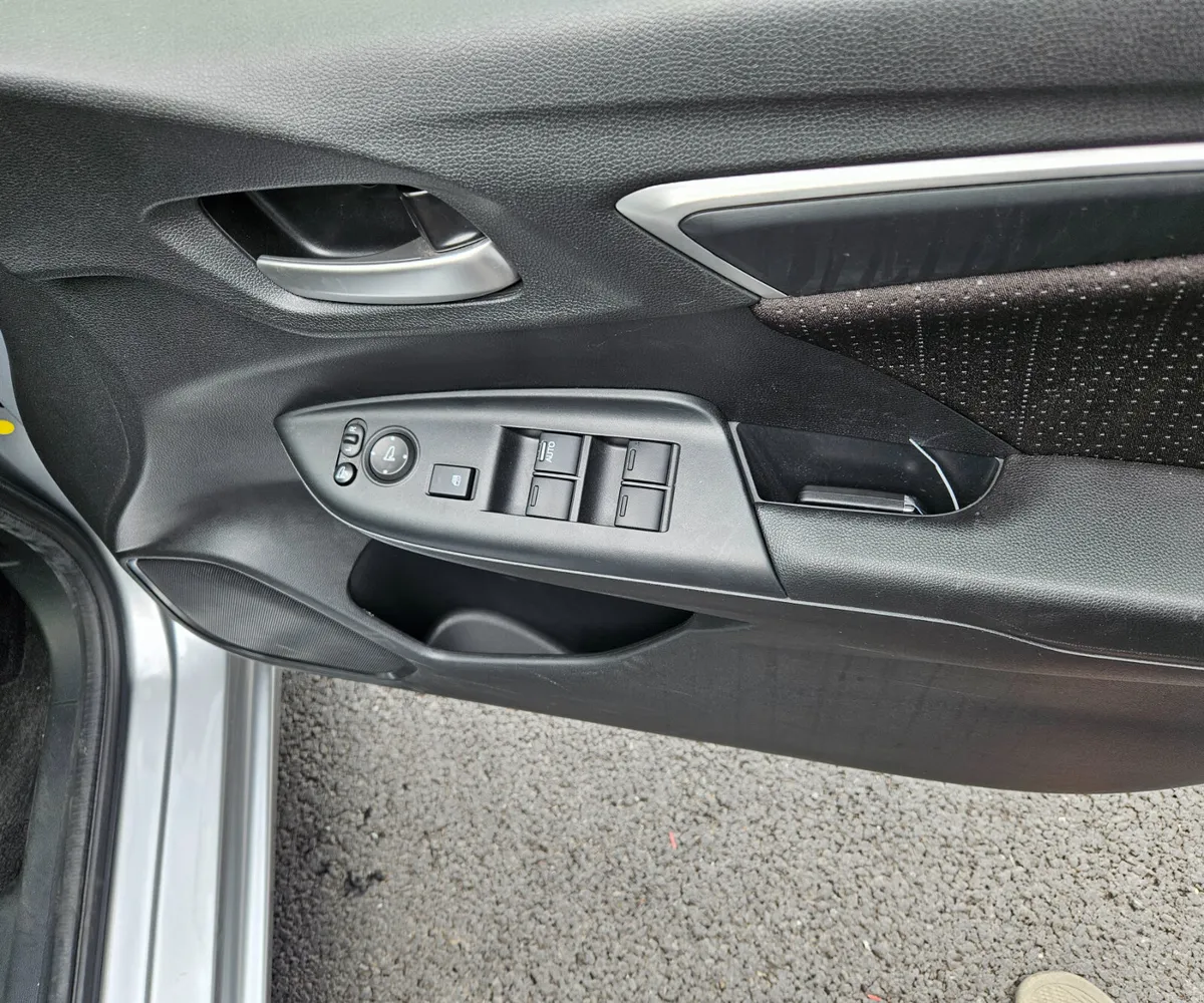 2017 Honda Fit 1.5 Auto 31k Km only - Image 5