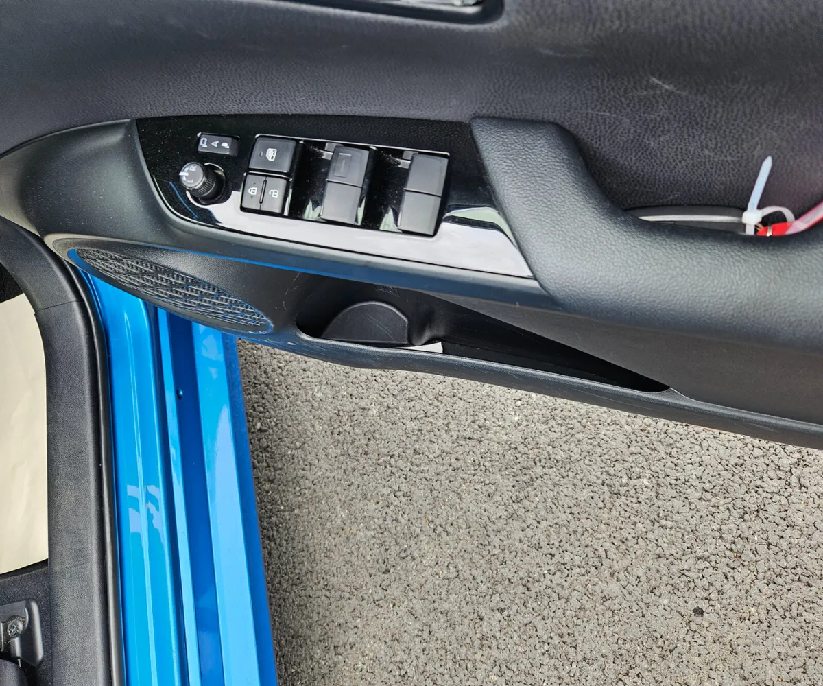 2022 Toyota Prius 1.8 Hybrid Automatic - Image 5
