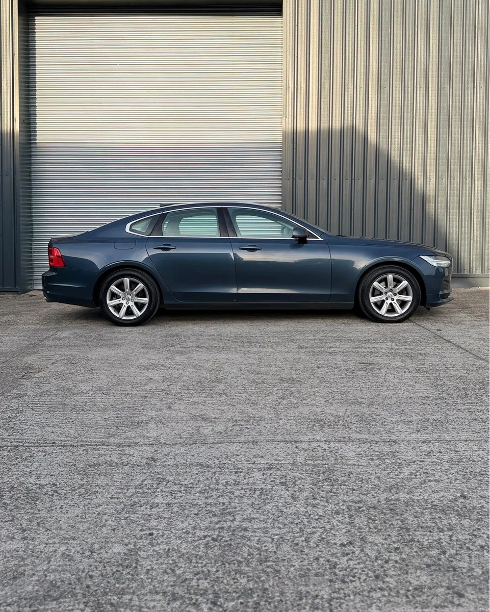 2018 (181) Volvo S90 D4 Momentum - Auto - Image 3