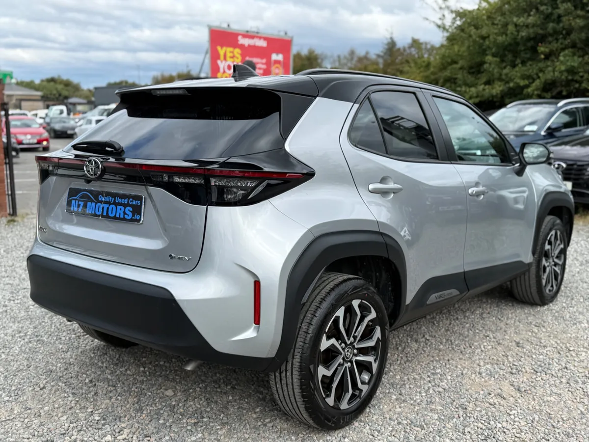 2024 Toyota Yaris Cross 1.5 HYBRID LUNA SPORT AUTO - Image 3
