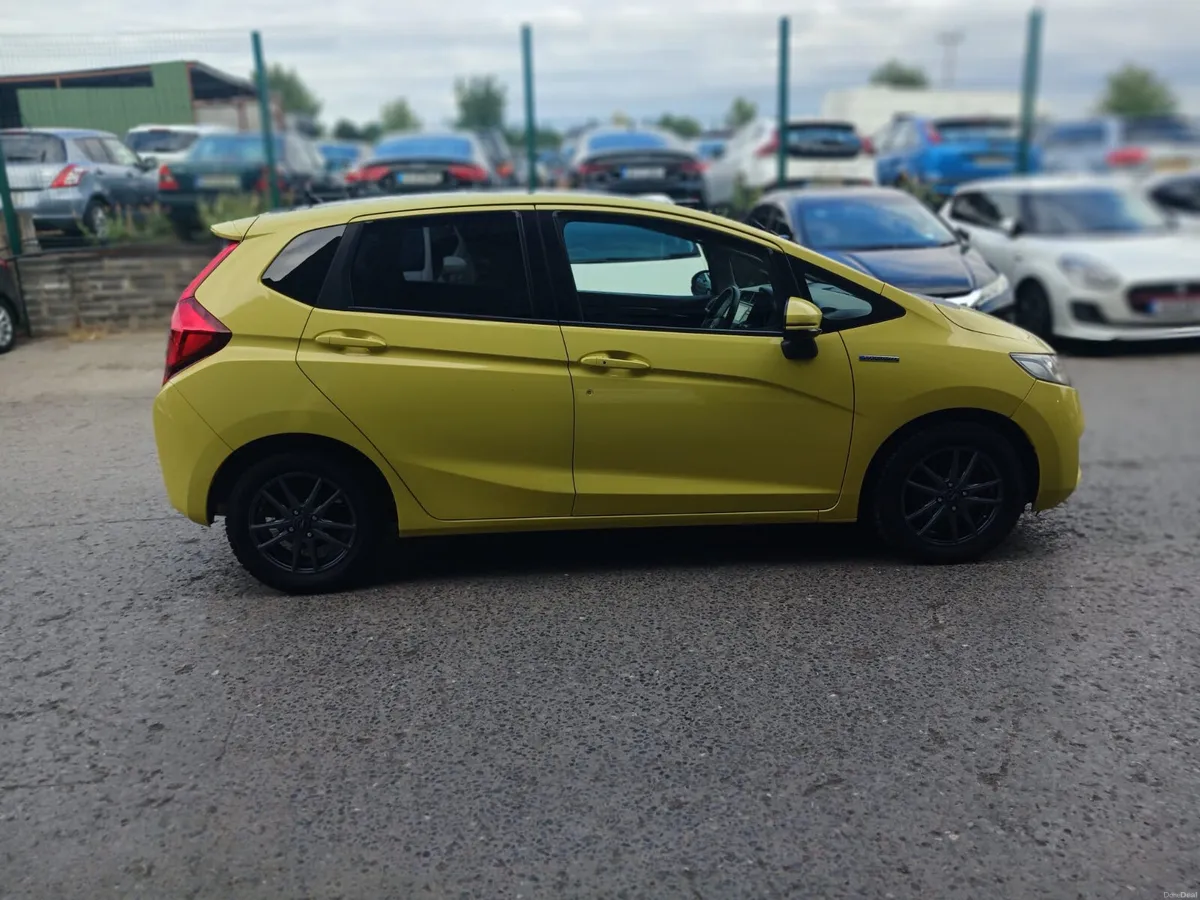 2014 Honda Fit Hybrid Automatic/Leahter Spec - Image 5